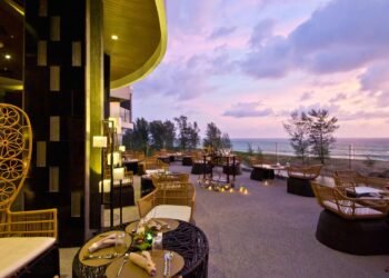 This Beachside Phuket Resort Offers Luxury Staycation Cheaper Than A Goa Trip!